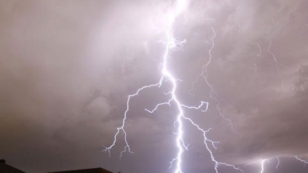 Lightning (Photo: AP/file) Lightning (Photo: AP/file)